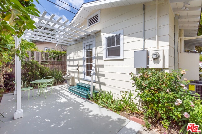 Building Photo - 9980 Braddock Dr