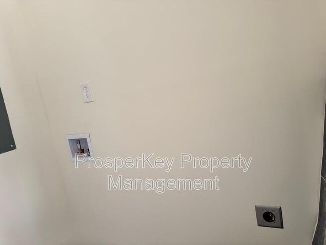 Building Photo - 6313 Stony Creek Dr