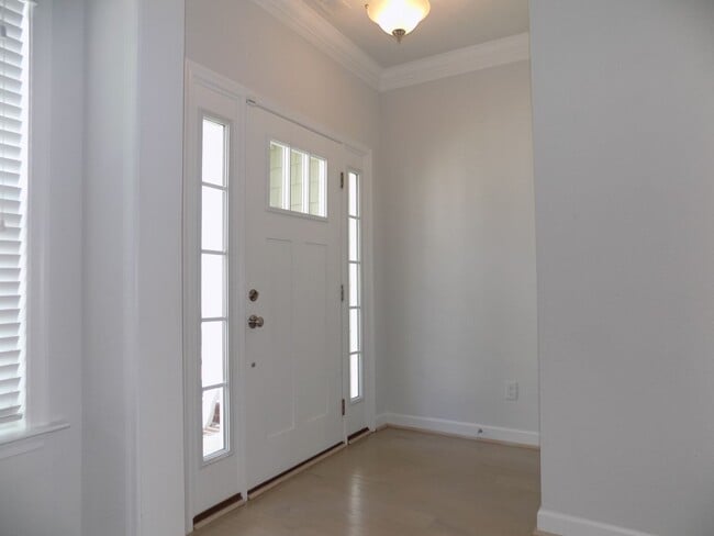 Building Photo - 121 Wineberry Wy