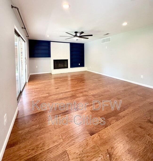Building Photo - 2505 Crestview Cir