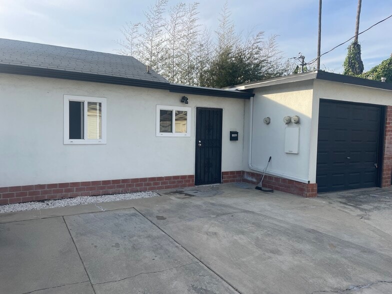 Building Photo - 1733 W 150th St