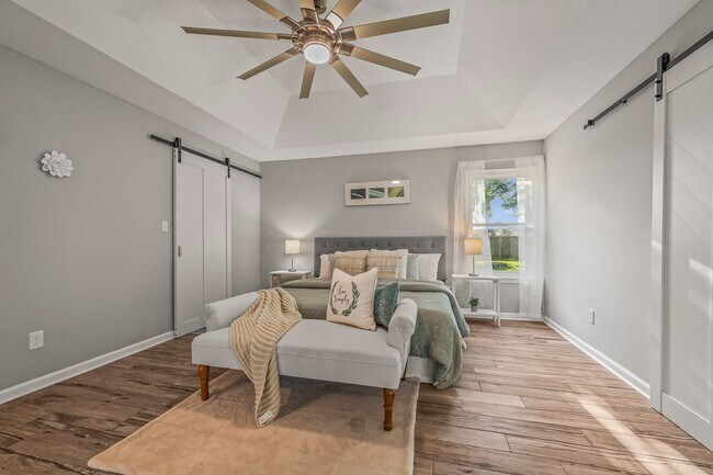 Building Photo - Stunning 4 bedroom with two bonus spaces, ...