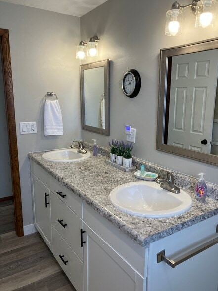 Double Sink - 1385 Maricopa Dr