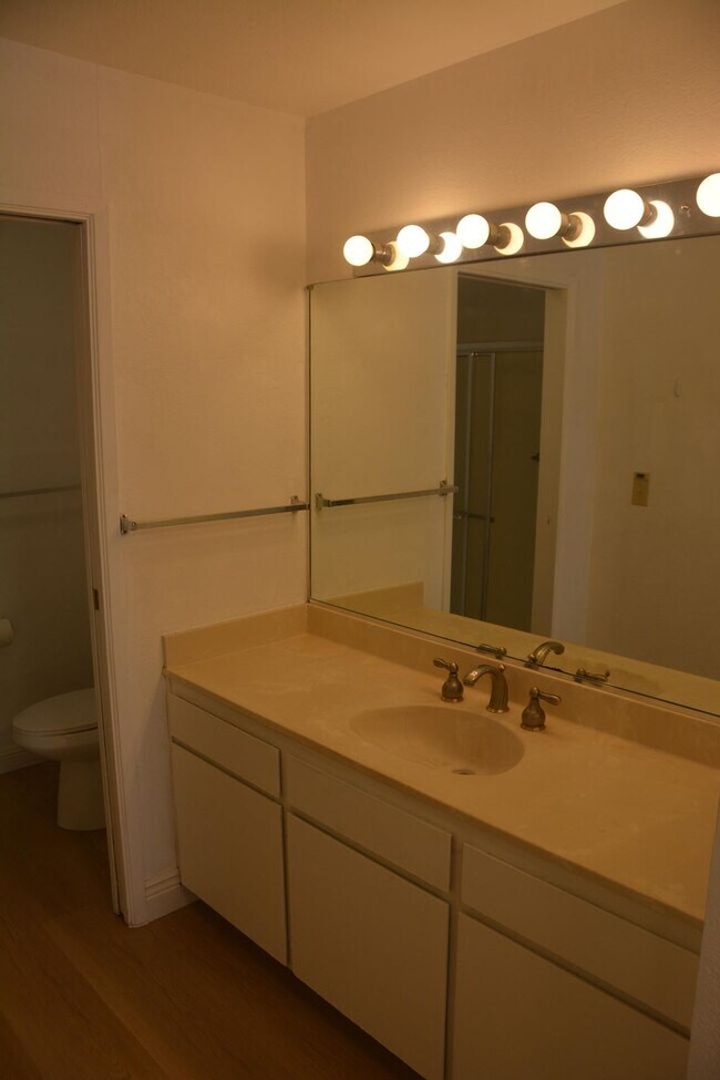 Building Photo - Sharp Pittsburg 3/2