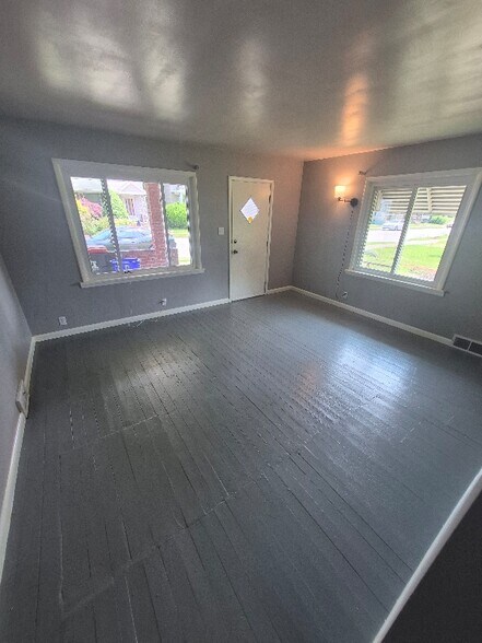 Primary Photo - 1104 Pollock Ave