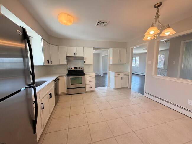 Building Photo - 303 Windsor Dr