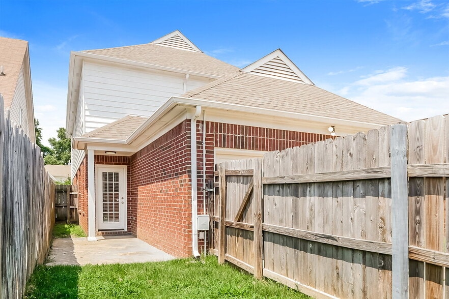 Building Photo - 8565 Griffin Park Dr