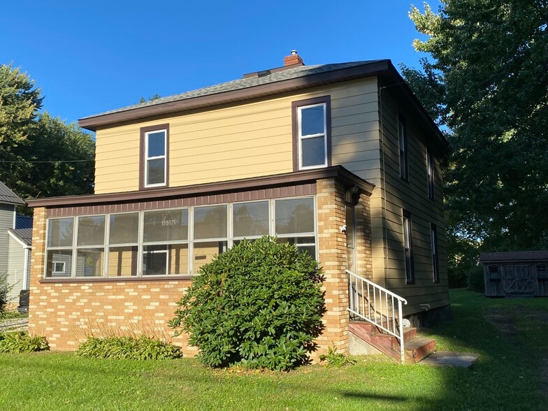 Building Photo - 9907 Bateman Ave