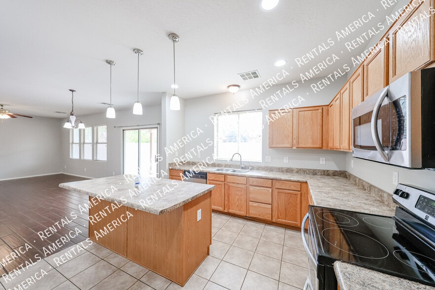 Building Photo - 4563 E Oxford Ln