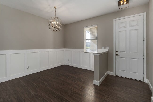 Building Photo - Beautiful Townhome with Private Courtyard & 2-Car Garage Near Lake Nona