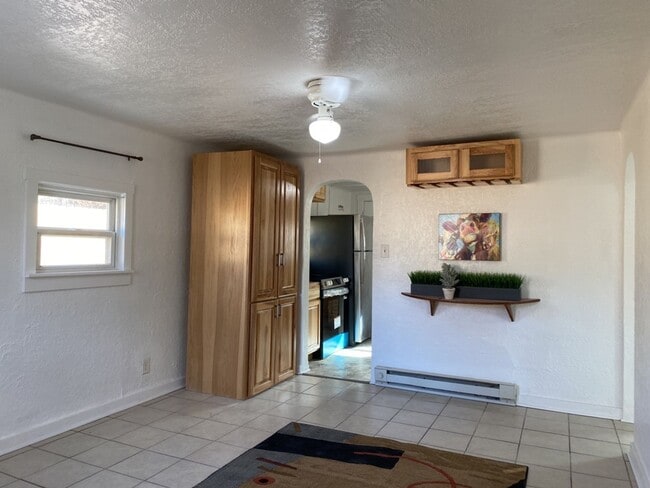 Building Photo - 1127 W Mulberry St