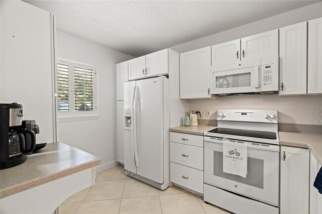 Building Photo - 513 Crystal Beach Ave