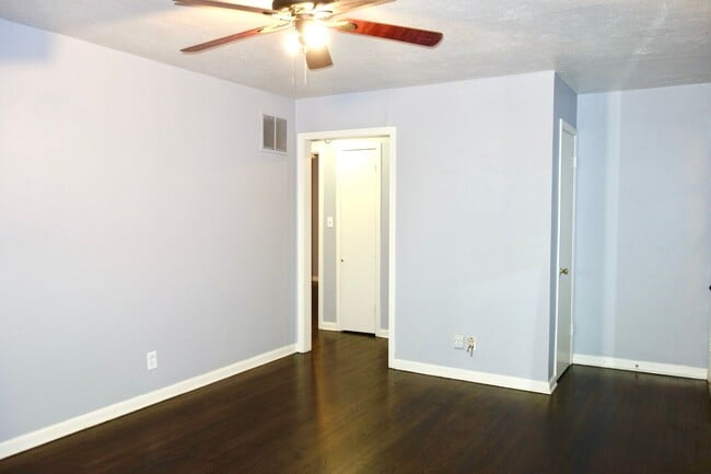Building Photo - Cute 2 Bedroom Ranch in Shawnee