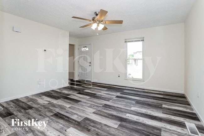 Building Photo - 1605 Rock Creek Dr