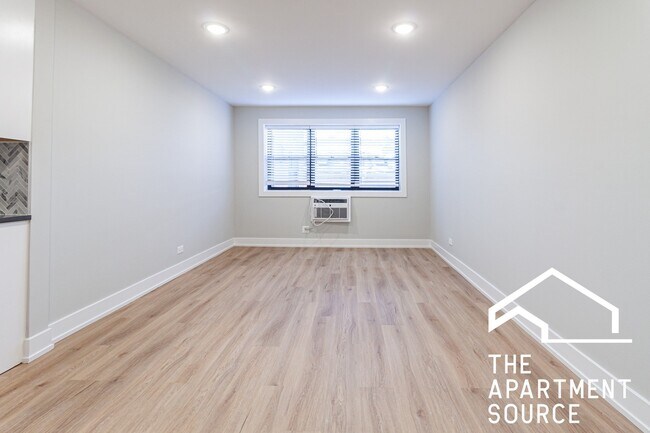 Building Photo - 530 W Aldine Ave
