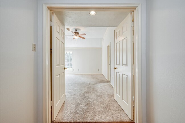 Building Photo - 5007 Maple Brook Ln