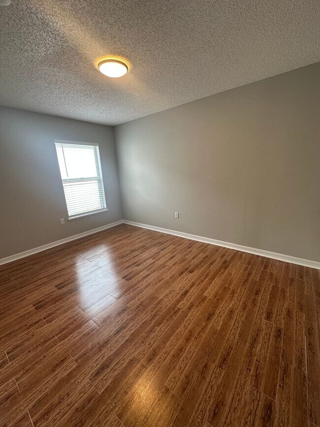 Building Photo - Coastal Living, Close to the Beaches, Comm...