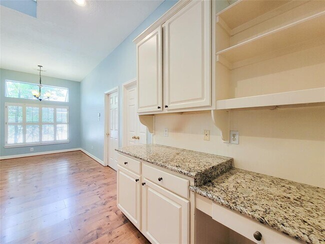 Building Photo - 3218 Vanity Dr