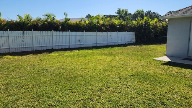 Building Photo - 5610 NW North Crisona Cir