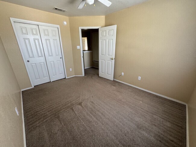 Building Photo - 1312 Saddle Dr