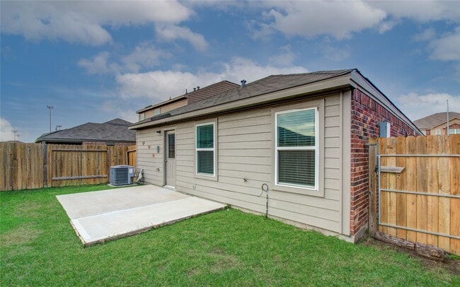 Building Photo - 6222 El Topacio Dr