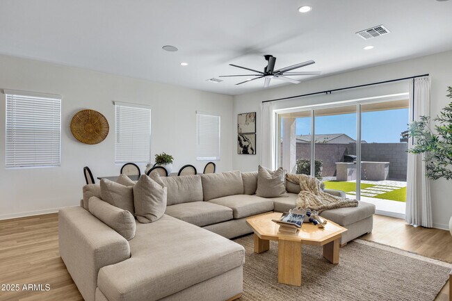 Building Photo - 10051 E Talon Ave