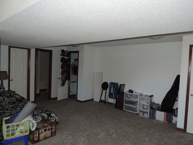 Building Photo - 704 Brookside Dr