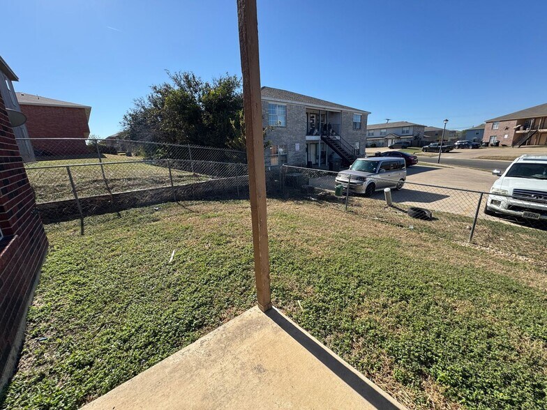 Building Photo - 3301 Barcelona Dr