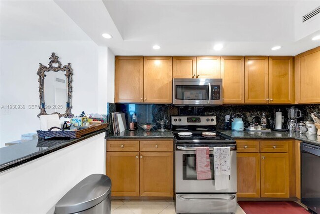 Building Photo - 5600 Collins Ave