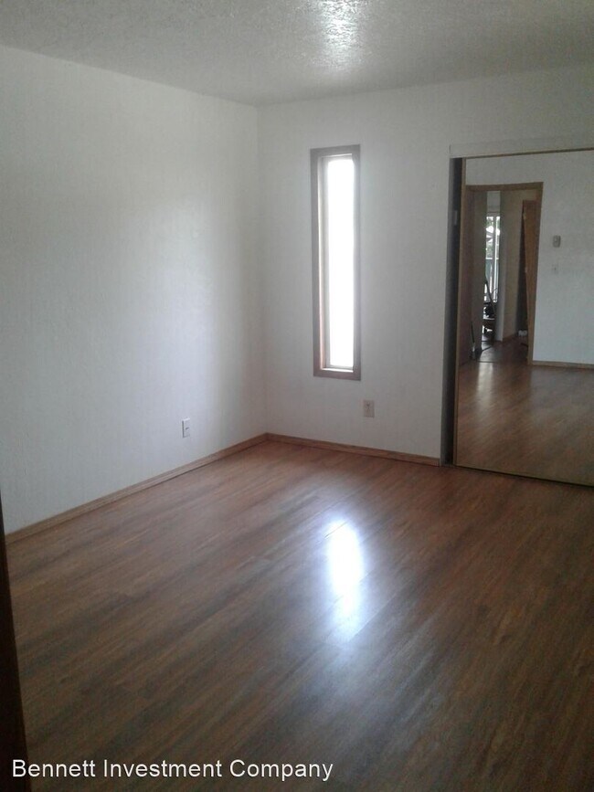 Building Photo - 1019 Pomona St W