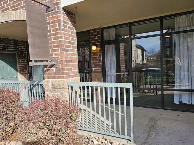 Building Photo - Beautifully Updated Two Bedroom Condo. Second Bedroom can be used as an Office/Flex Space.