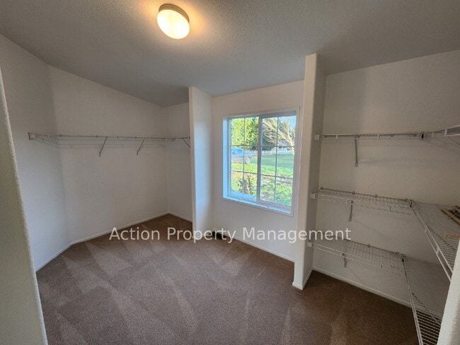 Building Photo - 3 bed 2 bath 2 car garage w/ great views in Sequim