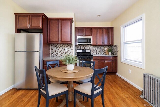 Building Photo - 128 W Market St