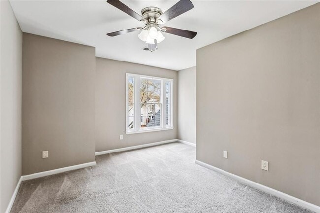 Building Photo - 52 Bridle Ln