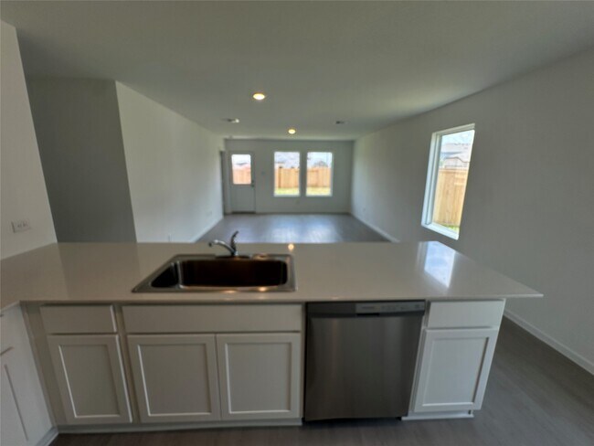 Building Photo - 15131 Willowater Dr