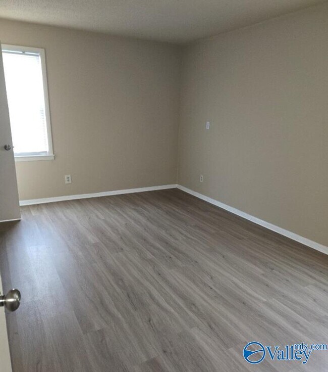 Building Photo - 12103 Carriage Ct SE