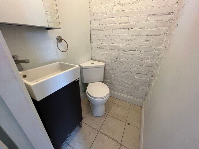 Building Photo - 5329 Holmes St