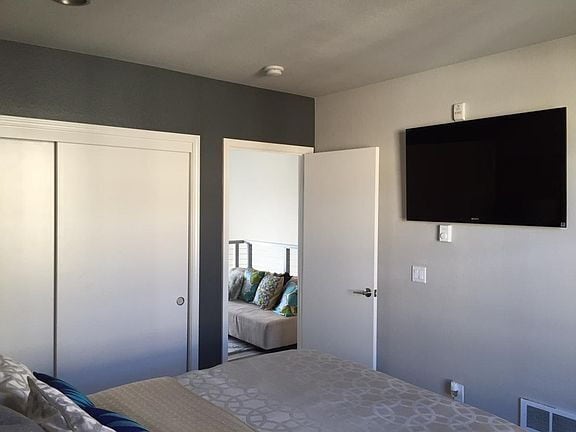 Building Photo - "Chic 1-Bedroom Retreat in Palo Alto with ...