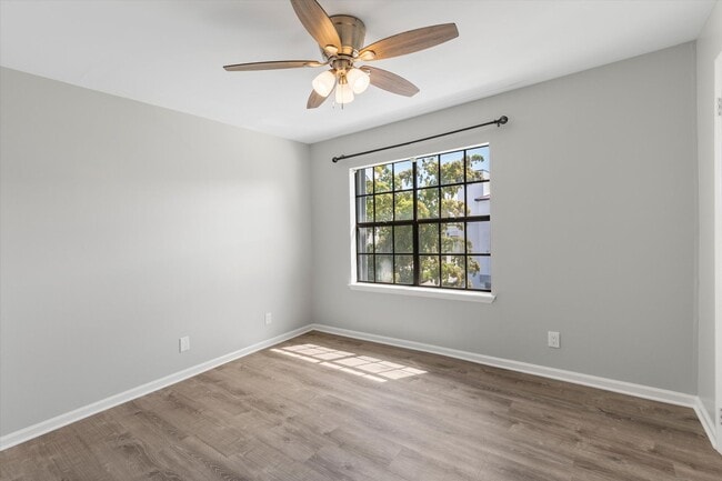 Building Photo - Spacious 3 Bedroom Townhome Available Now!