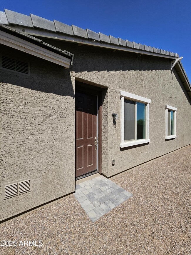 Building Photo - 10756 W Hadley St