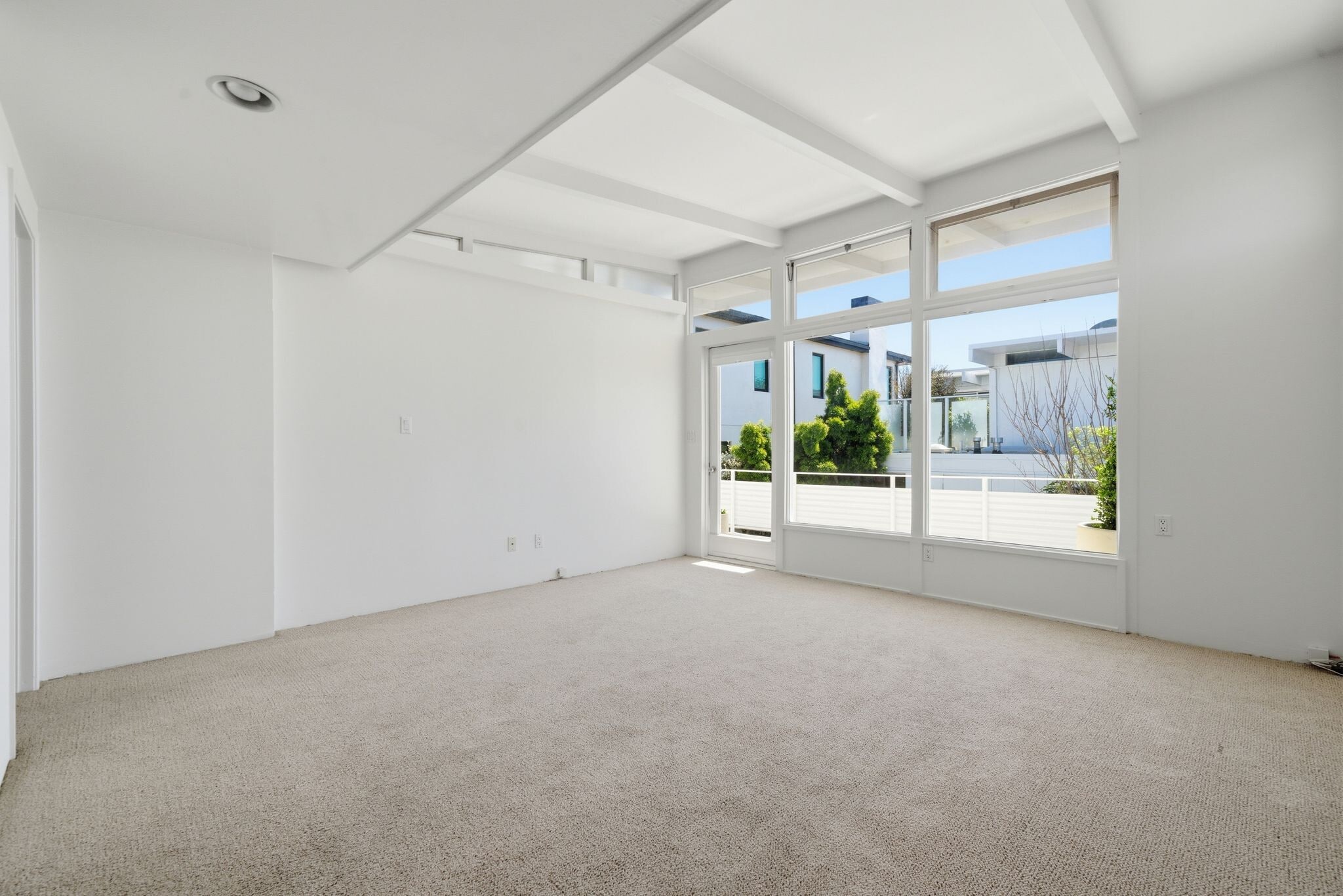 Building Photo - 1210 W Oceanfront