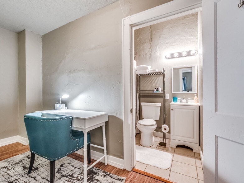 Desk area/Bathroom 1 - 529 NW 32nd St