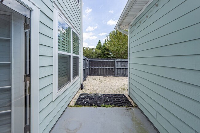 Building Photo - 4 Bedroom 3.5 Bath Townhouse in Kingsbridge at Park West - Mt Pleasant