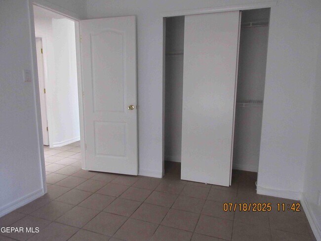 Building Photo - 1465 Sierra De Oro Dr