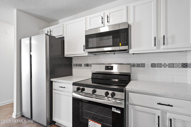 Building Photo - 8431 India Ave