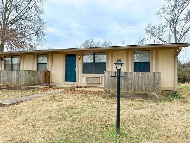 Building Photo - 2421 Madison St