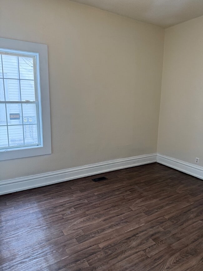 Building Photo - 1460 N Edward St