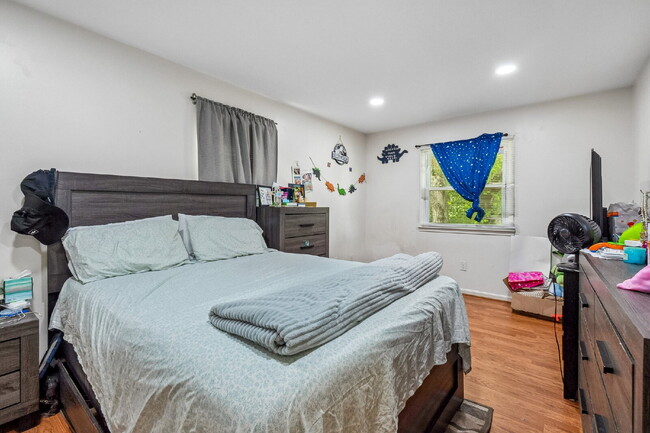 Building Photo - Charming and updated single-family home in a convenient Woodbridge location!