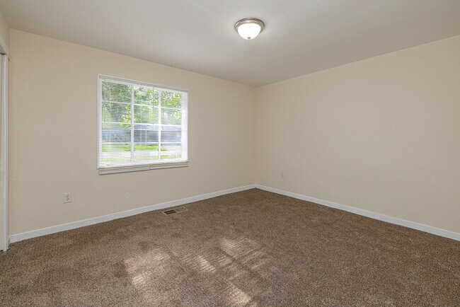 Building Photo - Oak Forest