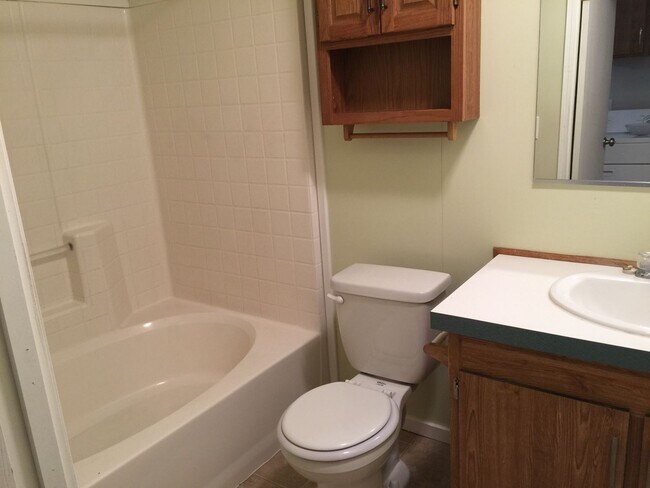 Building Photo - Nice manufactured home in North Pointe.